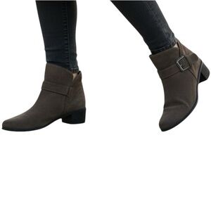 STUART WEITZMAN Brown Suede Ankle Boots